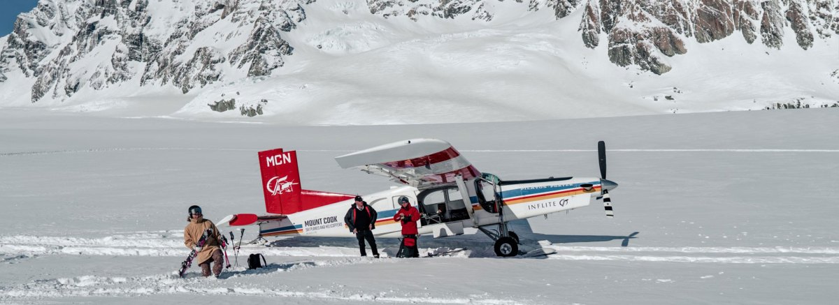 2 Skiiers getting off a Mount Cook Ski Plane
