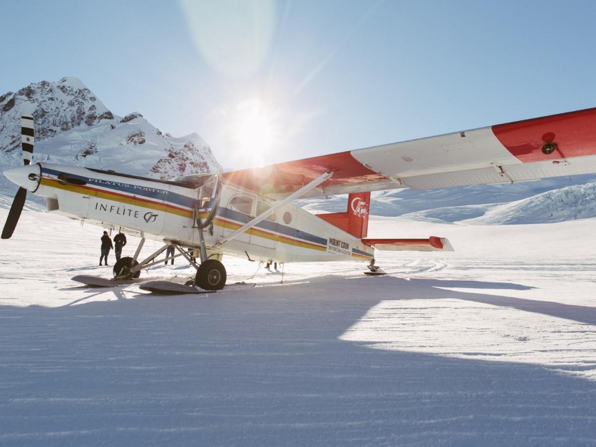 Mt cook ski planes landing on glacier