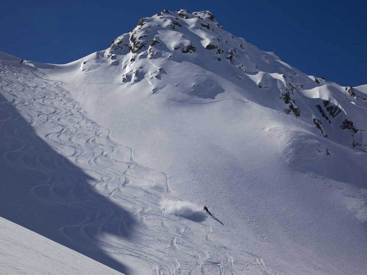 id1775pic2 Mountain covered with snow in New Zealand