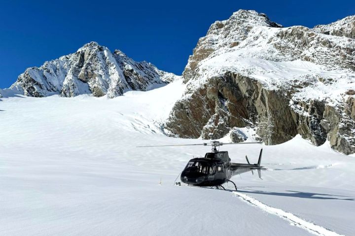 inflite franz heli landing on glacier
