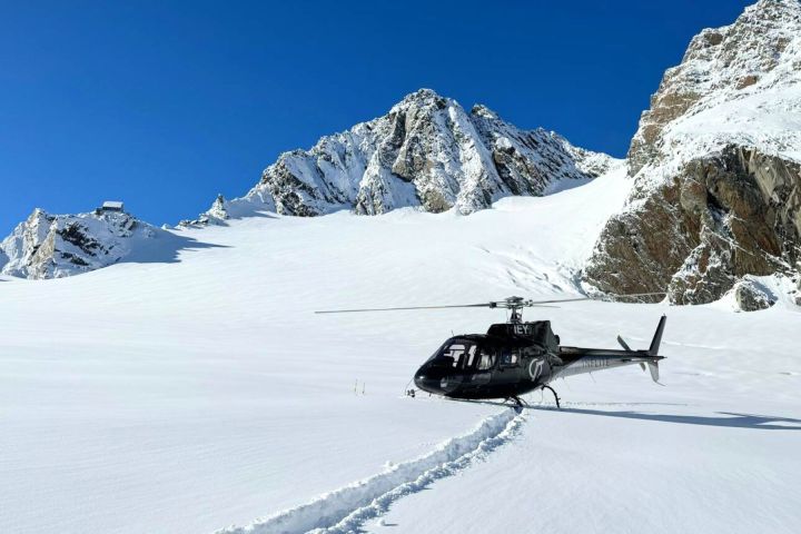 helicopter on the glacier, inflite franz